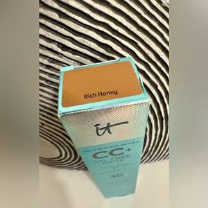 IT Cosmetics CC+ Oil-Free Matte in Rich honey